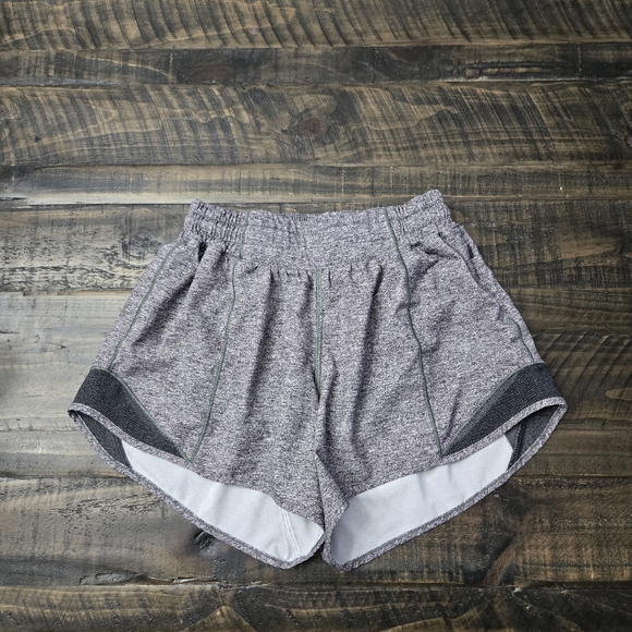 lululemon athletica Pants - LULULEMON Hotty Hot Shorts | 2‎
